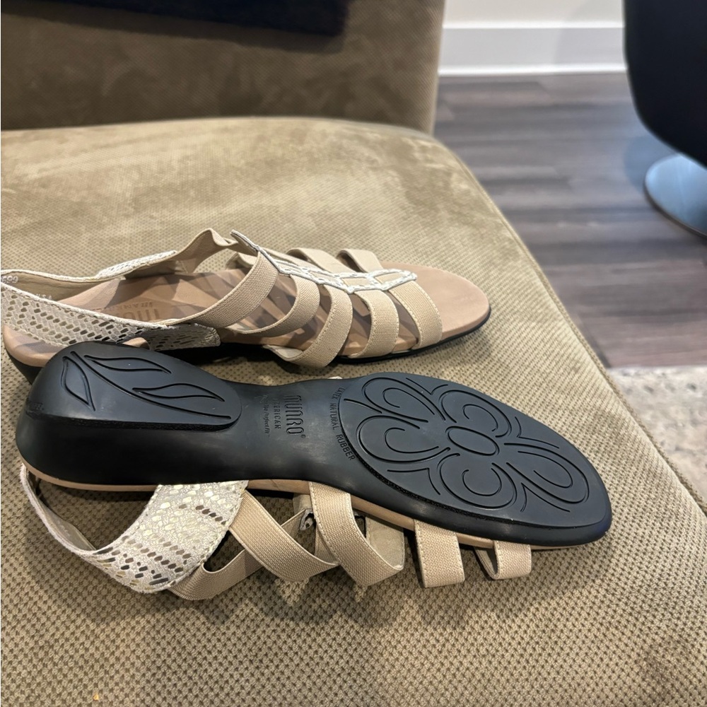 Munro gold and tan